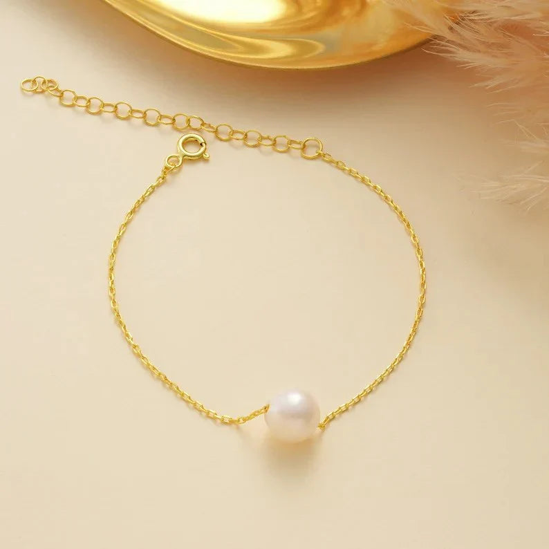 Eraya Jewel Gold Polished Single Pearl Bracelet shown on a white background