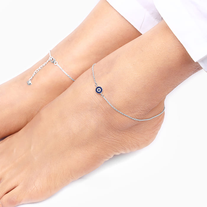 Model wearing erayajewel anklet